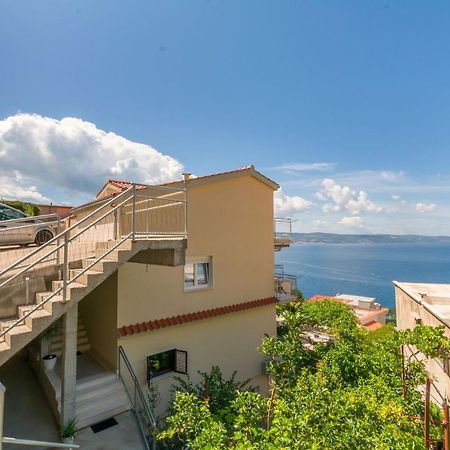 Apartments Mia Omis Bagian luar foto