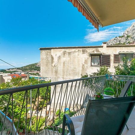 Apartments Mia Omis Bagian luar foto