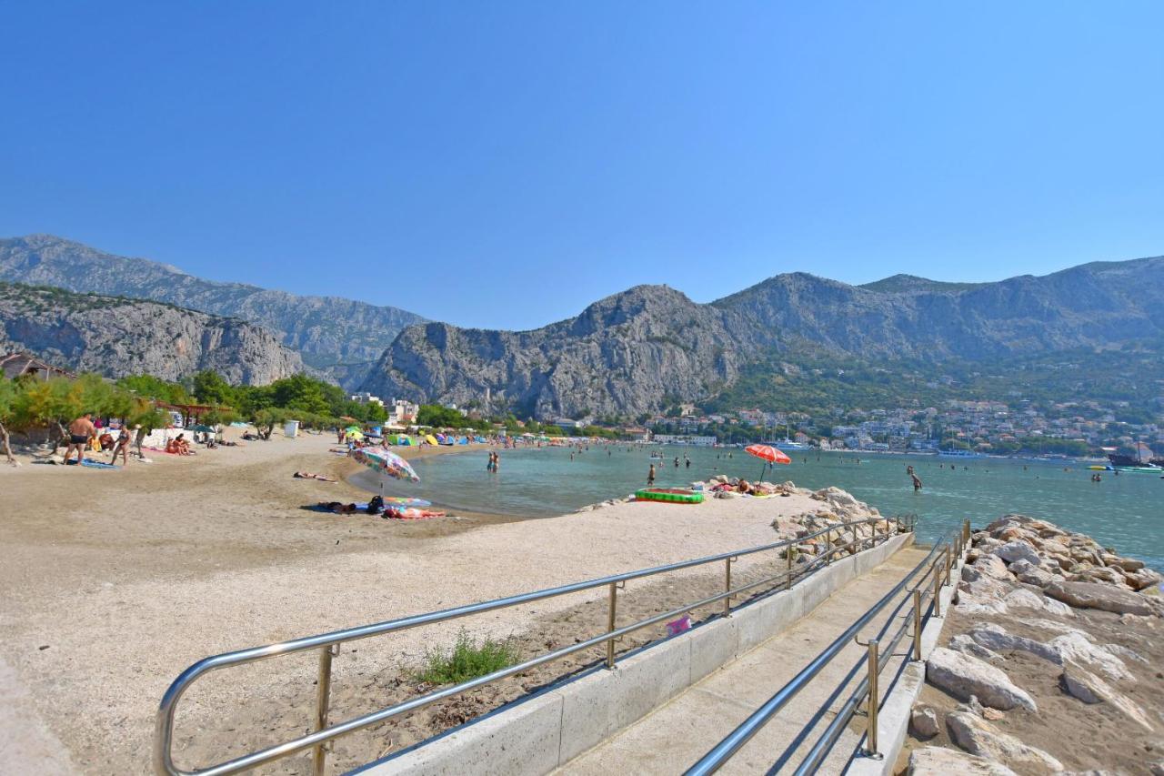 Apartments Mia Omis Bagian luar foto